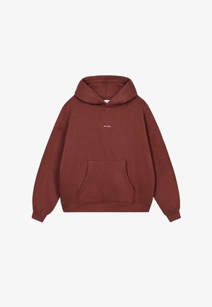 Bordowy hoodie wykonany z miękkiego materiału, z kieszenią typu kangur, elastycznymi mankietami i kapturem z troczkiem. Na przodzie nadrukowany napis "OH APRIL" w białym kolorze.