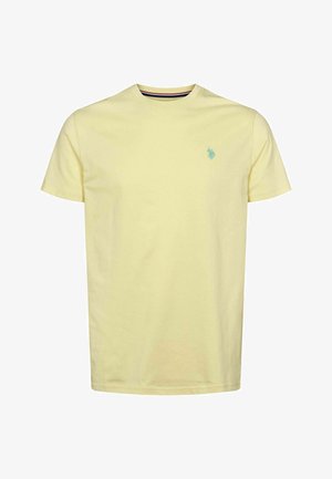 Šviesiai geltona medvilninė marškinė su apvaliu kaklu, trumpomis rankovėmis ir mažai mėlyna emblema ant kairiojo krūtinės pusės. Lygi tekstūra, paprastas dizainas.