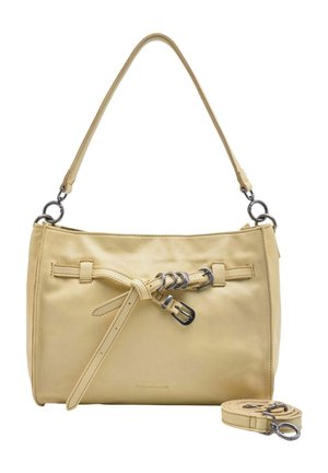 Sac à bandoulière en cuir beige avec un détail de sangle nouée et une boucle en métal, doté d'une longue bandoulière amovible placée à côté.