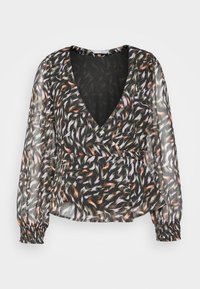 Blusa negra transparente con escote en V, mangas largas abullonadas y un patrón abstracto de plumas en tonos morados, naranjas y verdes. Puños fruncidos.