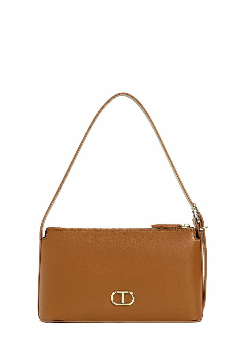 Borsa a tracolla in pelle marrone con texture liscia, forma rettangolare, design slanciato, accessori in oro e un accento con logo sul davanti.