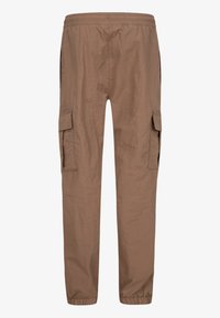 Brune cargo-bukser i et let, struktureret stof. Har en elastisk talje og to sidelommer med klaplukninger.