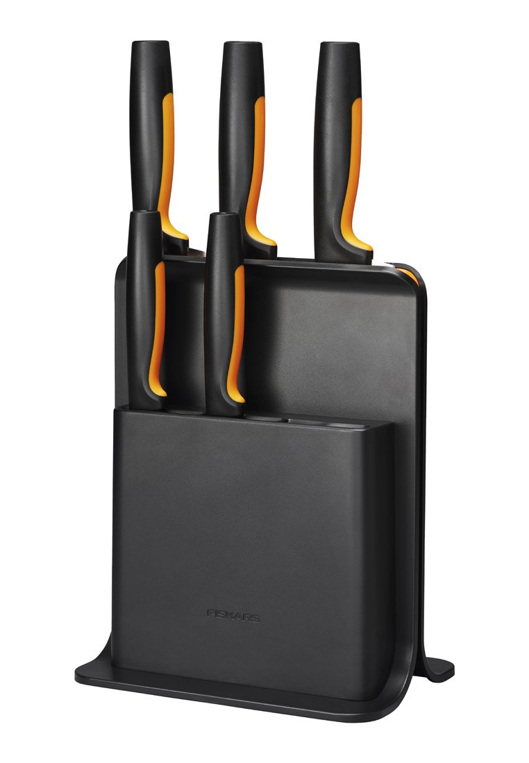 Knivblockset med tre knivar. Svart plastblock med orange accenter, med ergonomiska knivhandtag och en elegant design.