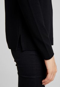 Sisley Stickad tröja - black