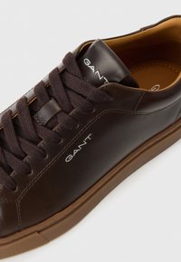 GANT MC JULIEN - Matalavartiset tennarit - dark brown