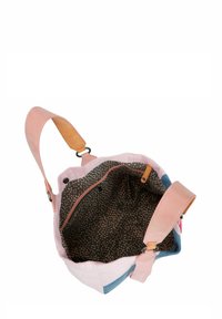 Canvas tas met roze, blauwe en tan lederen accenten. Het interieur heeft een donkerbruine stof met een stippenpatroon en één ritsvak.