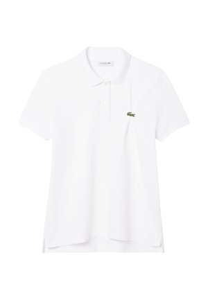 Polo shirt bianco in cotone, con colletto classico, maniche corte e un piccolo logo di coccodrillo verde sul lato sinistro del petto.