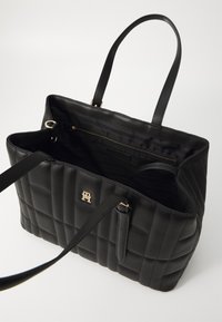 Tommy Hilfiger FEMININE TOTE - Håndtasker - black