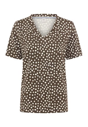 Bruin T-shirt met korte mouwen en V-hals, voorzien van een onregelmatig patroon van witte polkadots die gelijkmatig over de stof verdeeld zijn.