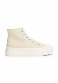 Sneakers alte in tessuto beige, con suola in gomma bianca, punta rotonda e occhielli metallici con lacci beige. Piccolo logo del marchio sul lato.