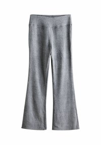 Pelēkas izplūdušas sporta bikses, kas izgatavotas no mīkstas, tekstūras auduma. Tās ir ar platu jostasvietu un brīvu piegriezumu gar kājām.