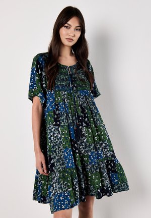 Apricot PATCHWORK CRINKLE - Freizeitkleid - navy