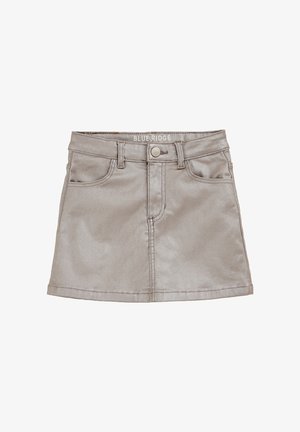 Metallisch grauer Denim-Rock mit einer ausgestellten Form, fünf Taschen, Gürtelschlaufen, Knopfverschluss und einem dezenten Glanz auf dem Stoff.