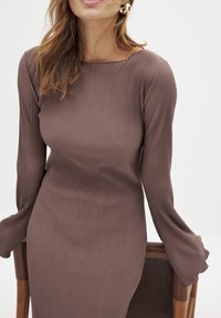 NA-KD Kasdienė suknelė - brown
