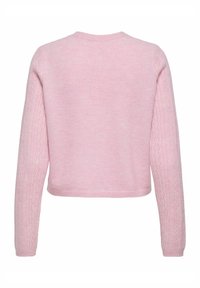 Lichtroze cropped trui met een ronde halslijn. Heeft gestructureerde, kabelgebreide mouwen en een gladde body. Zachte gebreide stof.