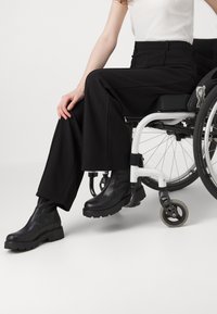 Anna Field Tygbyxor - black