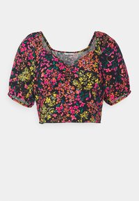 Květinový crop top s vypolstrovanými rukávy, s černým pozadím a barevnými květinovými vzory v růžové, žluté a zelené barvě. V-krční design.