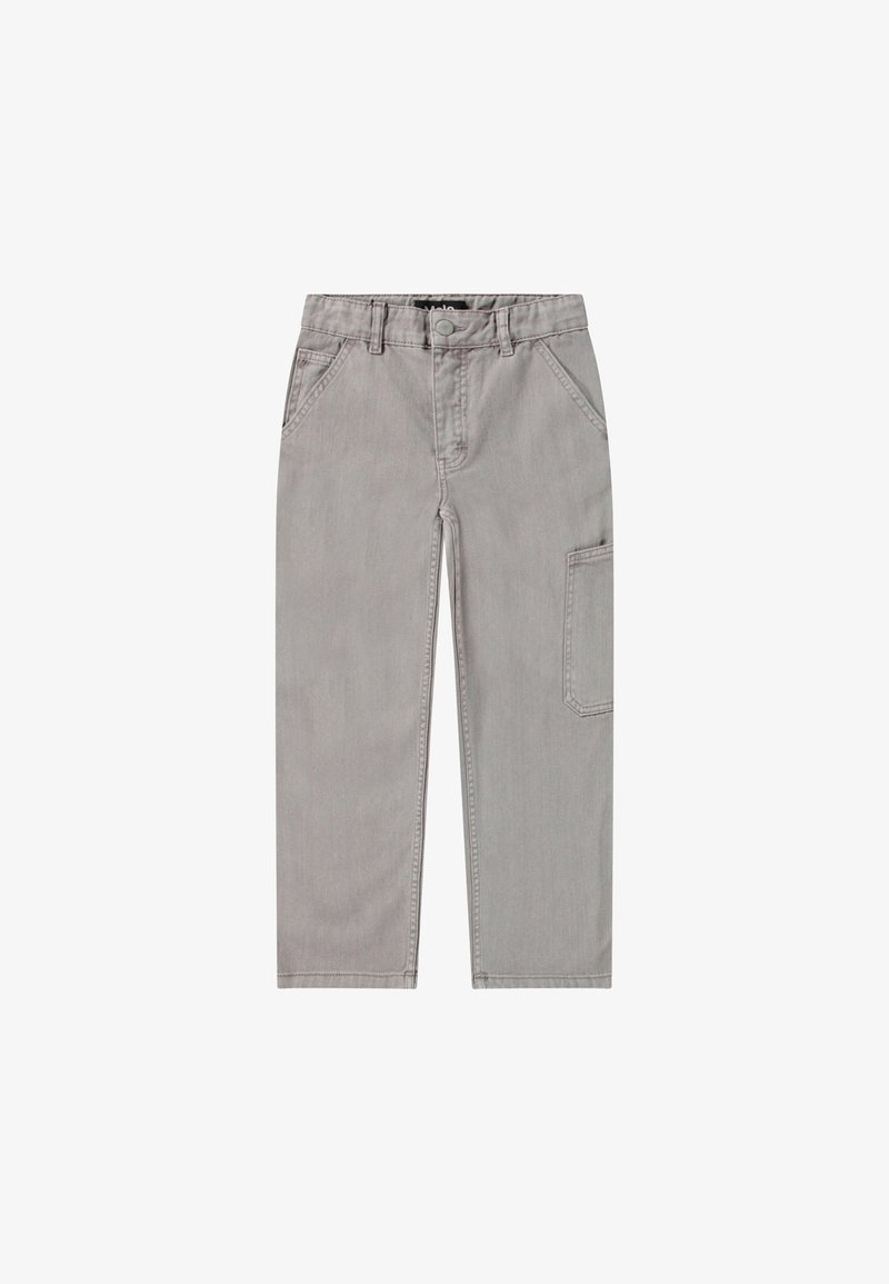 Pantalon gris clair à jambes droites avec poches avant et latérales, fermeture bouton et passants pour ceinture sur fond blanc.
