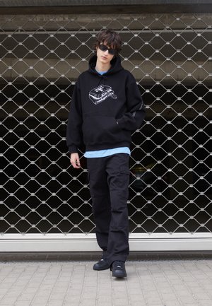 RELEVANT PARTIES HOODED MAHOGANI MUSIC - Sweatshirt - black/white