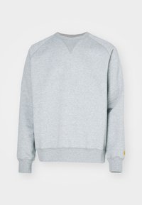 Hellgraues Crewneck-Sweatshirt mit langen Ärmeln sowie gerippten Bündchen und Saum, auf einem weißen Hintergrund präsentiert.