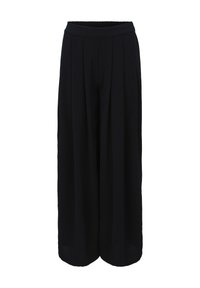 Zwarte wijde broek met een platte tailleband en geplooide voorkant, gemaakt van lichte stof met een gladde textuur. Geen opvallende patronen of accenten.