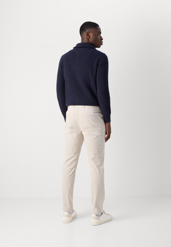 SEASONAL CORE STUART - Chinos4