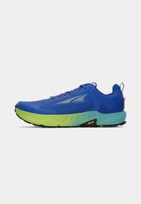 Chaussure de course avec une tige bleue, une semelle intermédiaire verte et une semelle extérieure noire. Elle présente des matériaux texturés, des lacets et un talon renforcé.