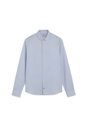 Camisa azul clara de manga larga con botones, con cuello redondeado y puños abotonados, mostrada sobre un fondo blanco.