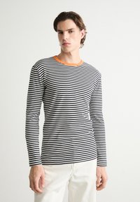 Mads Nørgaard TOBIAS - Pikkade varrukatega topp - white black