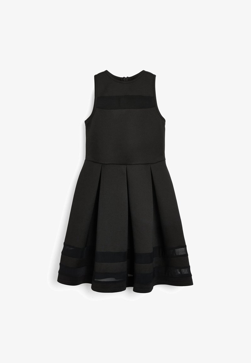 Robe noire sans manches avec un corsage ajusté et une jupe évasée. Présente des rayures transparentes à l'ourlet et un décolleté rond avec une fermeture au dos.