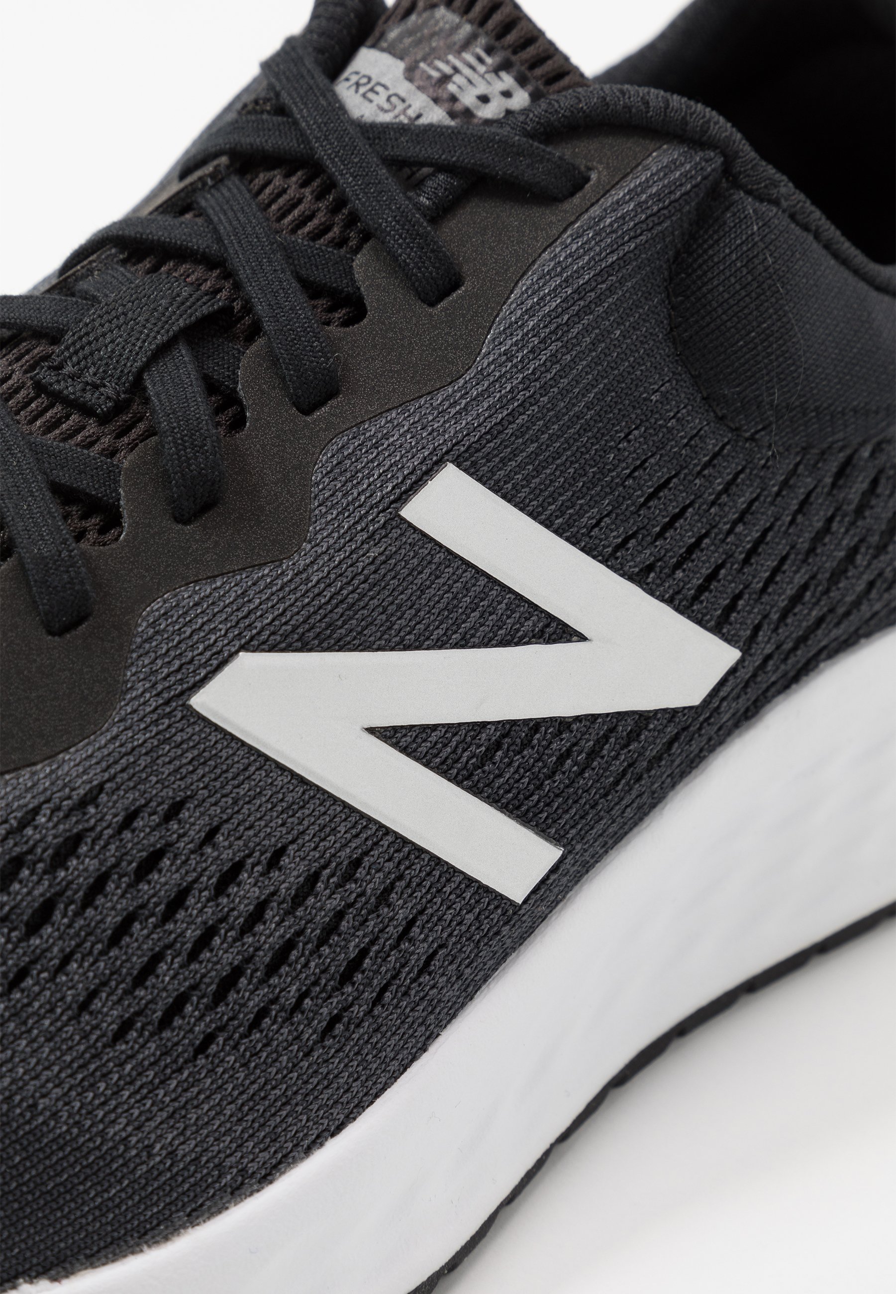 new balance running freshfoam arishi trainers in black