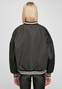 Urban Classics Bombejakke - black