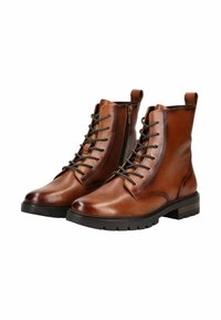 Botas de tobillo de cuero marrón con cordones en la parte frontal, cremallera lateral, cuello acolchado y suela texturizada para mayor agarre. Acabado liso y punta redondeada.
