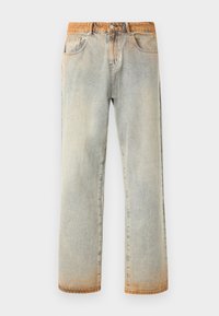 Lichtblauwe denim jeans met een rechte snit, voorzien van een vervaagde was en oranjebruine accenten op de tailleband en pocketstiksels.