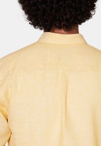 Oscar Jacobson REG FIT BD SIGNATURE - Skjorta - sunshine yellow