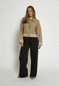 PEPPERCORN KAMILLA - Cardigan - kelp sand