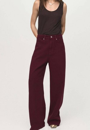 Bordeaux brede jeans van textuurstof, met een hoge taille, vijf-pocketdesign en metalen knoopsluiting.