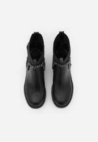 Guess VARDA - Stivaletti con plateau - black