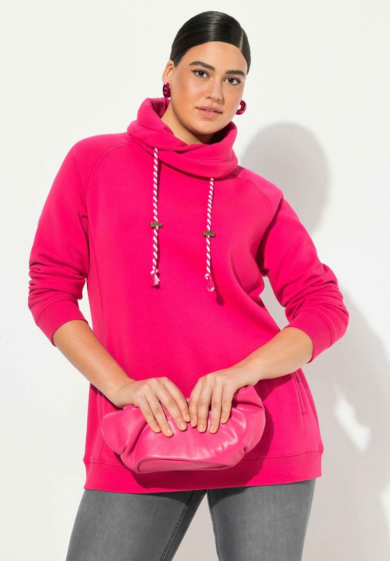 Ulla Popken MIT STEHKRAGEN RAGLANFORM LANGE ÄRMEL - Sudadera - red pink