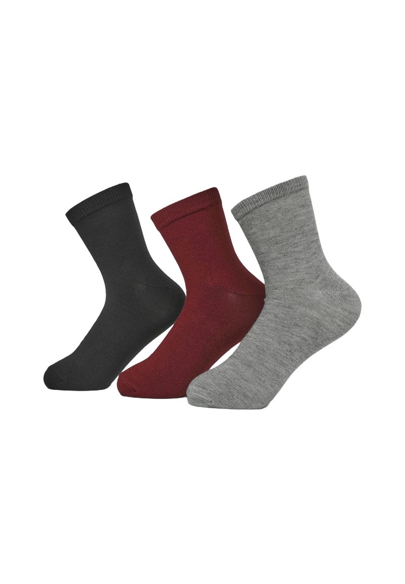 Trzy pary dzianych skarpet w kolorach czarnym, burgundowym i szarym. Każda skarpeta ma prążkowany mankiet i gładką fakturę, odpowiednią do codziennego noszenia.