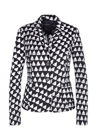 Blazer en blanco y negro con patrones triangulares, diseño de doble botonadura y dos bolsillos frontales. La tela tiene una textura suave y un corte estructurado.