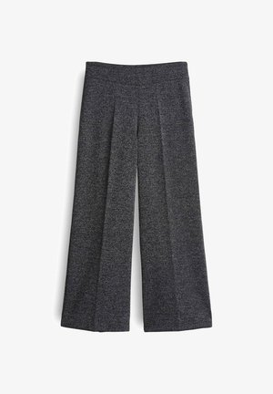 Grijze wijde broek van een gestructureerde stof, met voorplooien en een platte tailleband, ontworpen voor comfort en vrijheid van beweging.