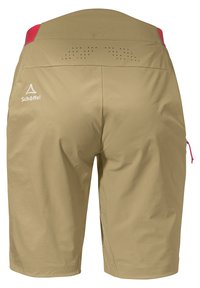 Beige Shorts mit glatter Textur, mit einem roten Akzent an der Taille, perforierten Details und einer seitlichen Reißverschlusstasche.