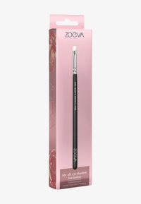 Pennello per ombretto nero con punta bianca, confezionato in una scatola rosa chiaro con dettagli in oro e informazioni sul prodotto stampate in bianco.