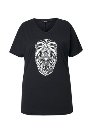 T-shirt noir avec un col en V et des manches courtes, présentant un design graphique de lion blanc avec des motifs intriqués. Fabriqué en tissu doux et léger.