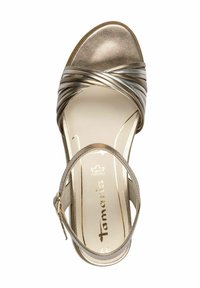 Metallic brons högklackad sandal med korskorsade remmar, ankelspänne och vadderad innersula med logotyp. Slät överdel och glänsande finish.