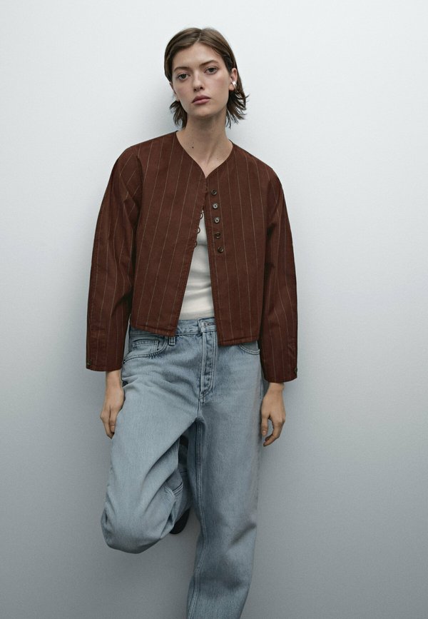 STRIPED WITH BUTTON DETAIL  - Leichte Jacke - mottled bordeaux