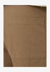 Non sélectionné, marron