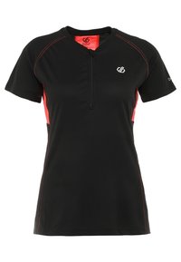 Svart kortärmad träningsskjorta med halvdragkedja, röda sidodetaljer och textilstruktur. Logotypen syns på framsidan.