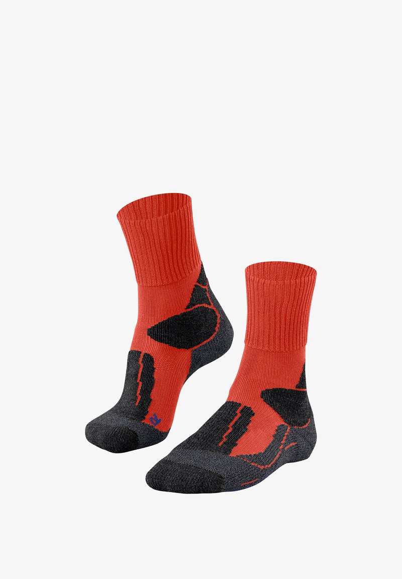 Rote und schwarze Socken mit einem gerippten Bund, verstärktem Fersenbereich und auffälligen schwarzen Akzenten auf einem dunkelgrauen Grund. Entworfen für Komfort und Langlebigkeit.